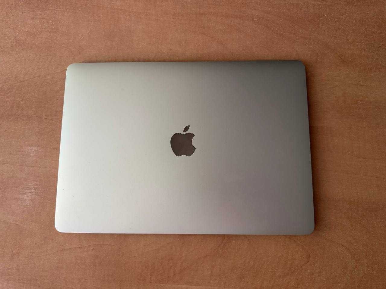 Apple MacBook Air 13 M1 8/256Gb Silver идеальное состояние без нюансов