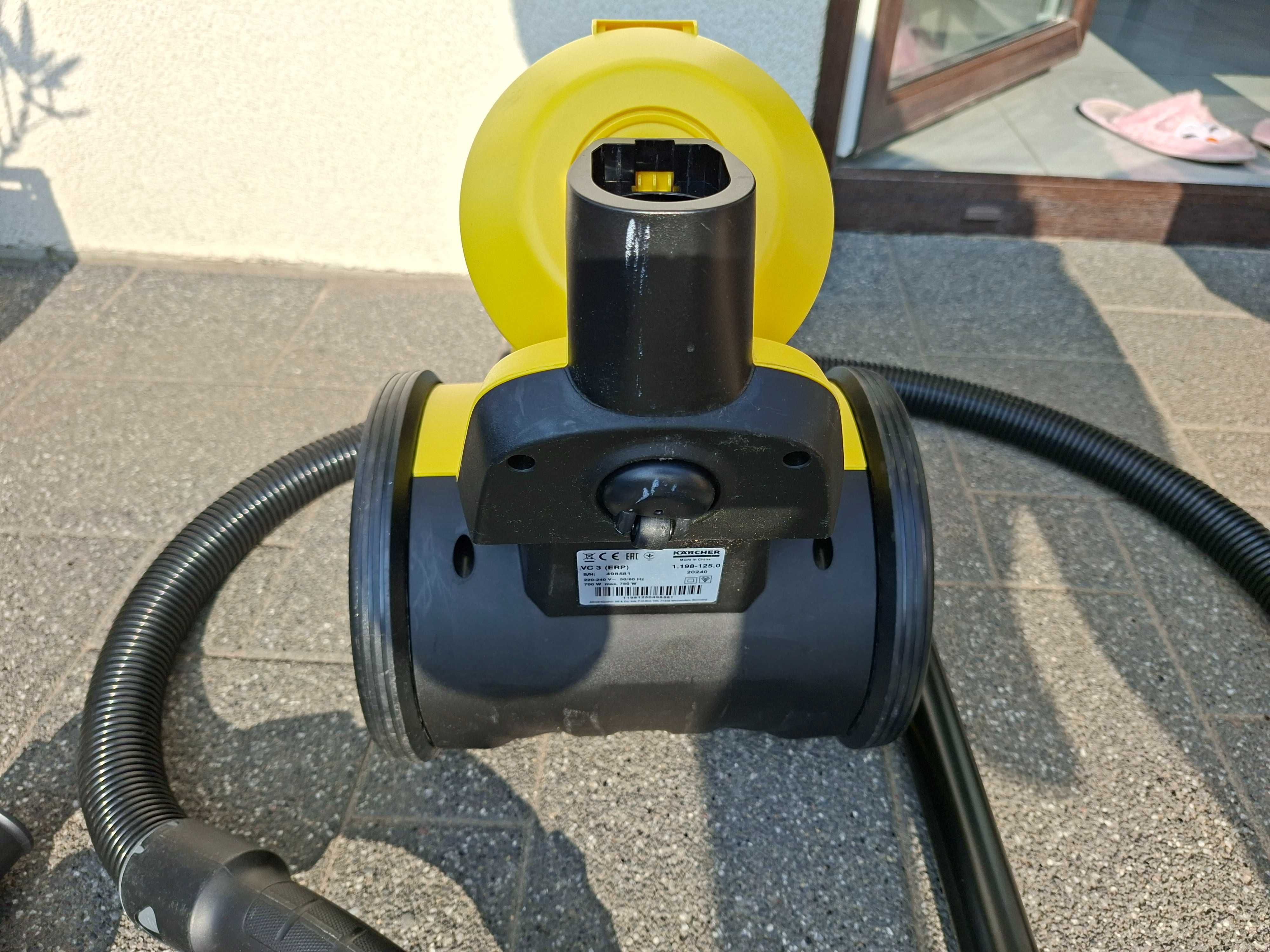 Odkurzacz bezworkowy KARCHER VC 3