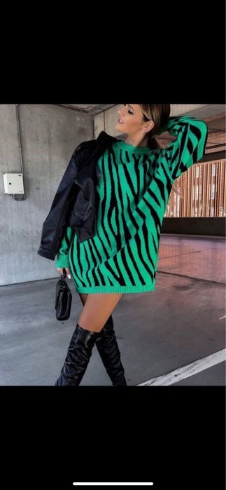 Светр  подовжений новый