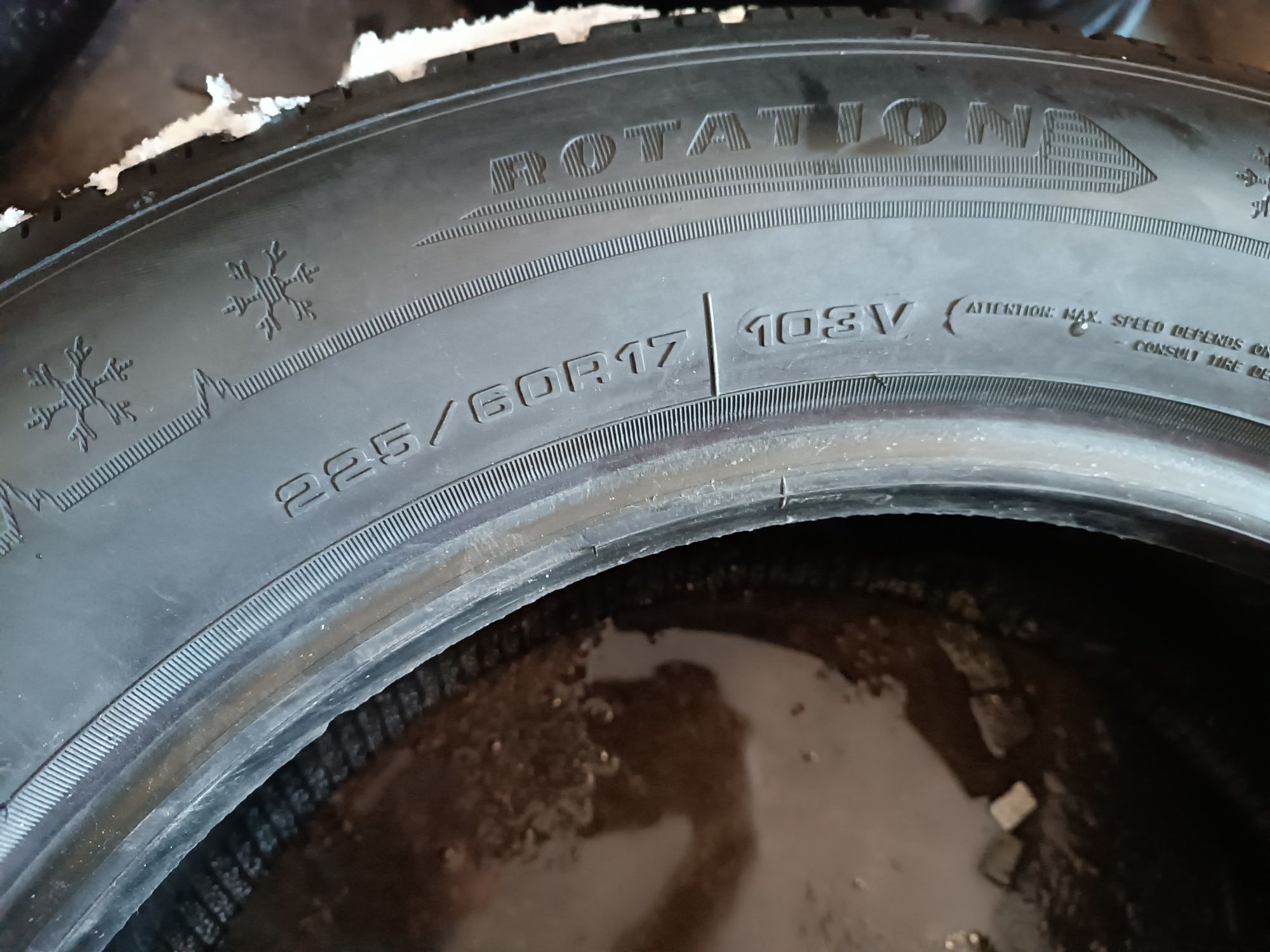 Sprzedam bardzo ładne Opony Dunlop 225/60 r17