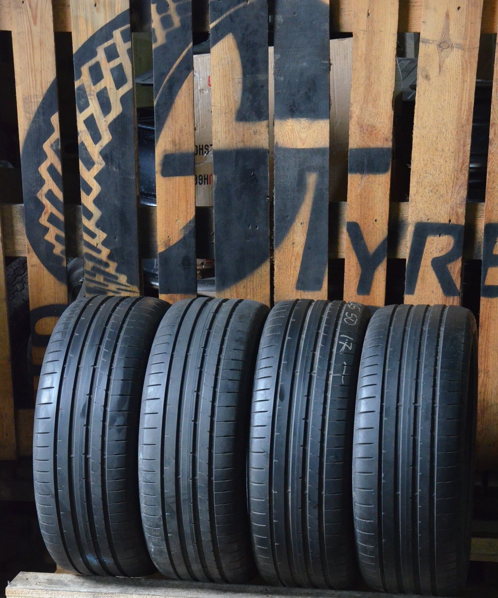 Резина шини колеса літо літні 225 50 r17 Dunlop Gtyres