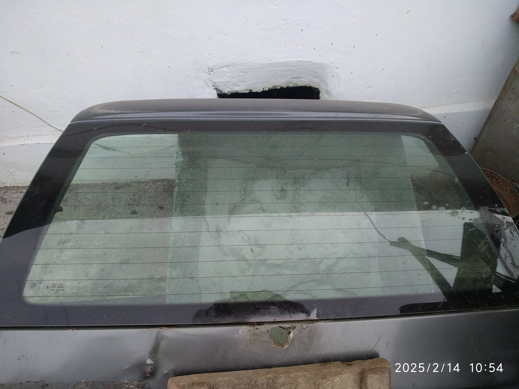 Заднє скло FORD ESCORT