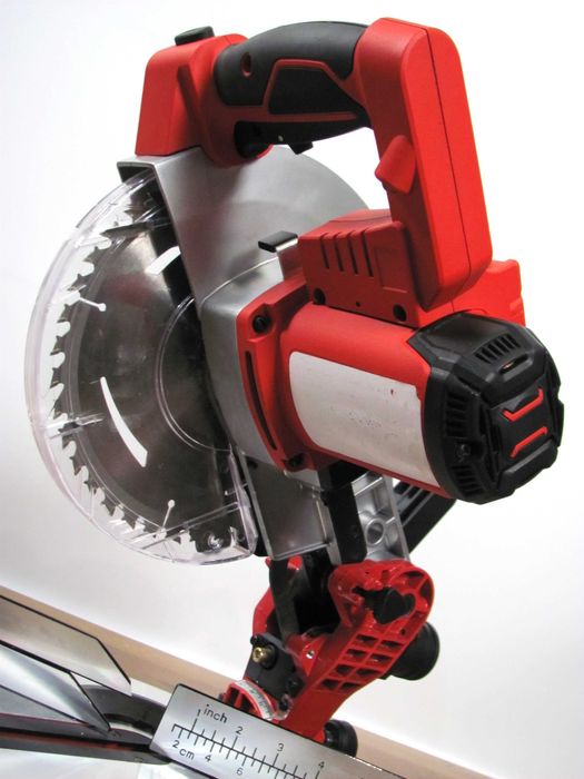 Пила торцювальна серії Expert Einhell TE-MS 18/210 Li з Німеччини