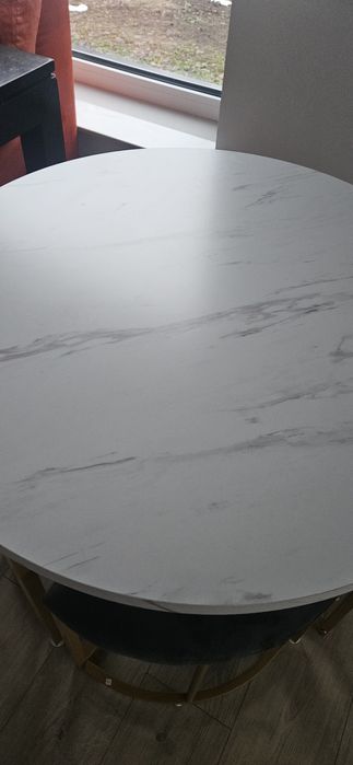 Zestaw stołowy z czterema krzesłami, zestaw jadalny z blatem