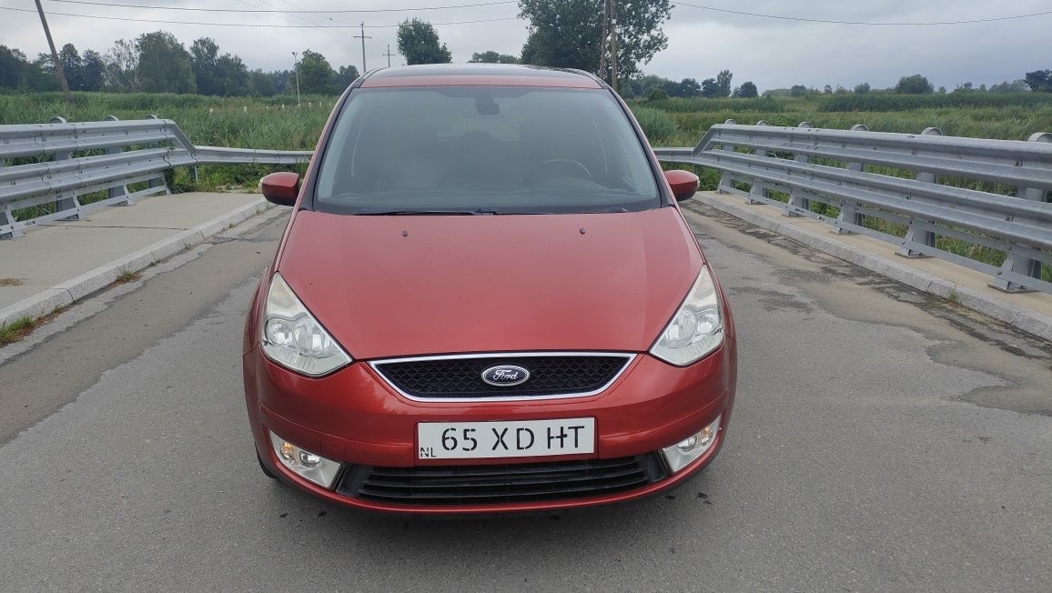 Ford Galaxy rok 2007, pojemność 2,0 benzyna wersja Ghia na 7 osób
