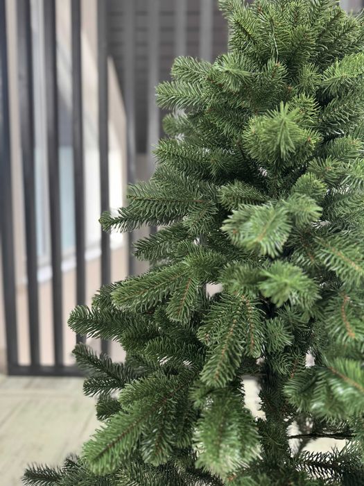 Ялинка штучна лита преміум 210 см