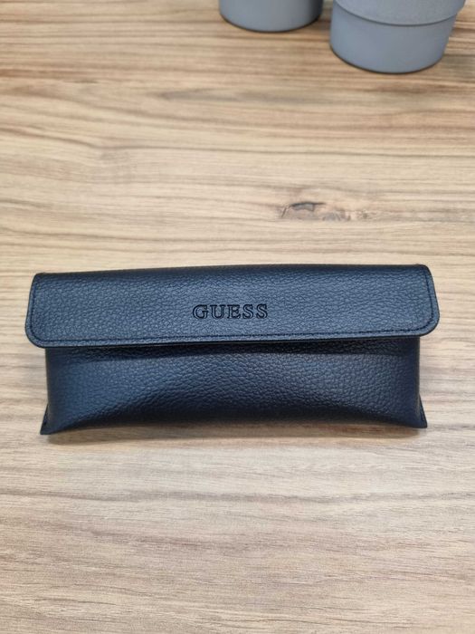 Pokrowiec na okulary Guess | OKAZJA