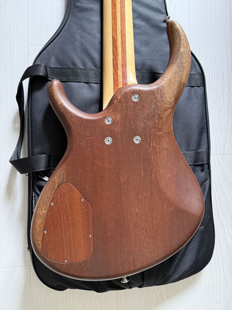 Gitara basowa 5 strun Lutnik Langowski handmade