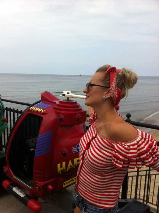 h&m sweter bufki falbanki marynarki rozpinany odkryte ramiona w paski