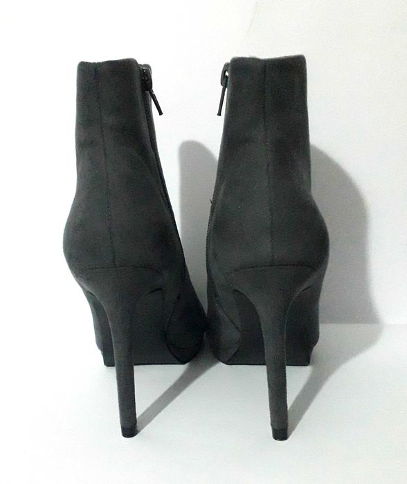 Botas / Botins cinzentos de salto alto Primark Tam 366 Novos