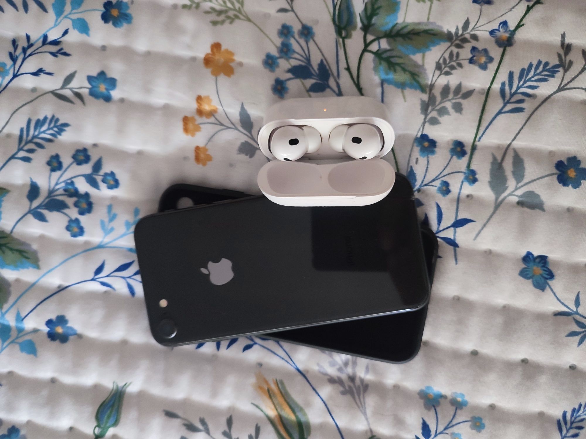iPhone 8 + air pods