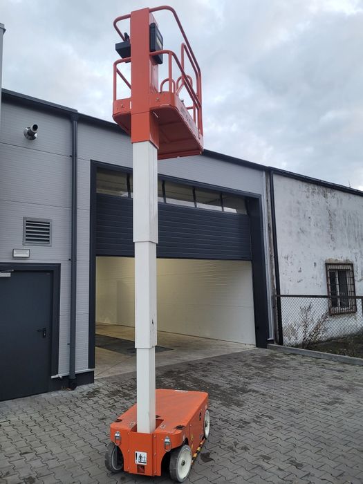 Zwyżka podnośnik kolumnowy platforma samojezdna Snorkel TM12
