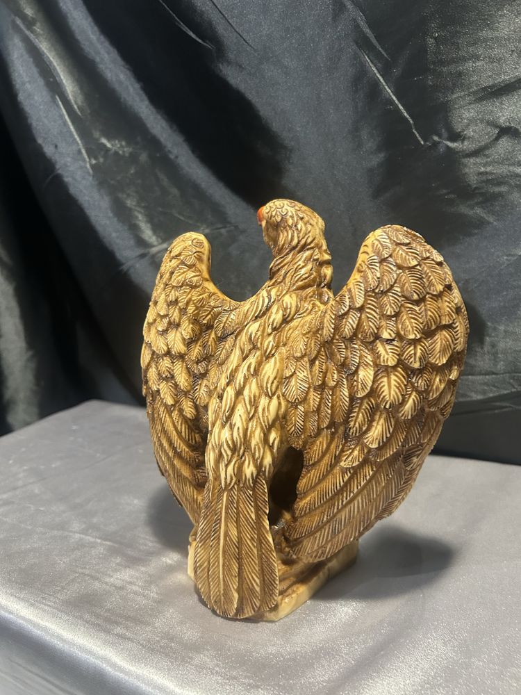 Figurka orła – masywna rzeźba – Symbol siły i wolności