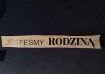 Naklejka przylepna na ścianę napis „jesteśmy rodziną”