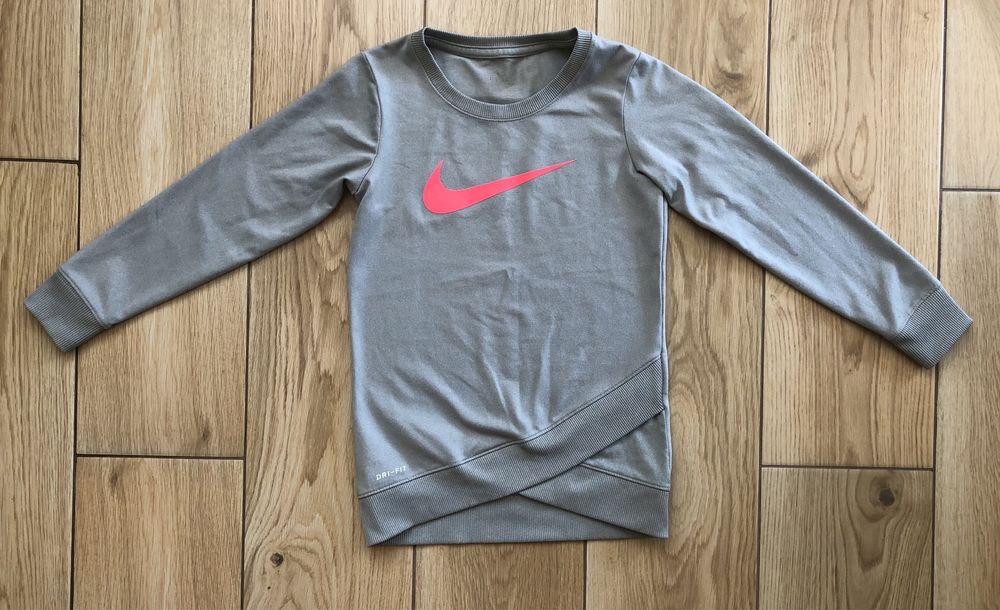 Szara bluzka Nike 110-116