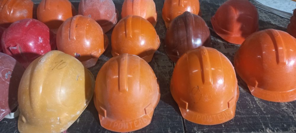 Каски будівельні, б/ в , робочий стан