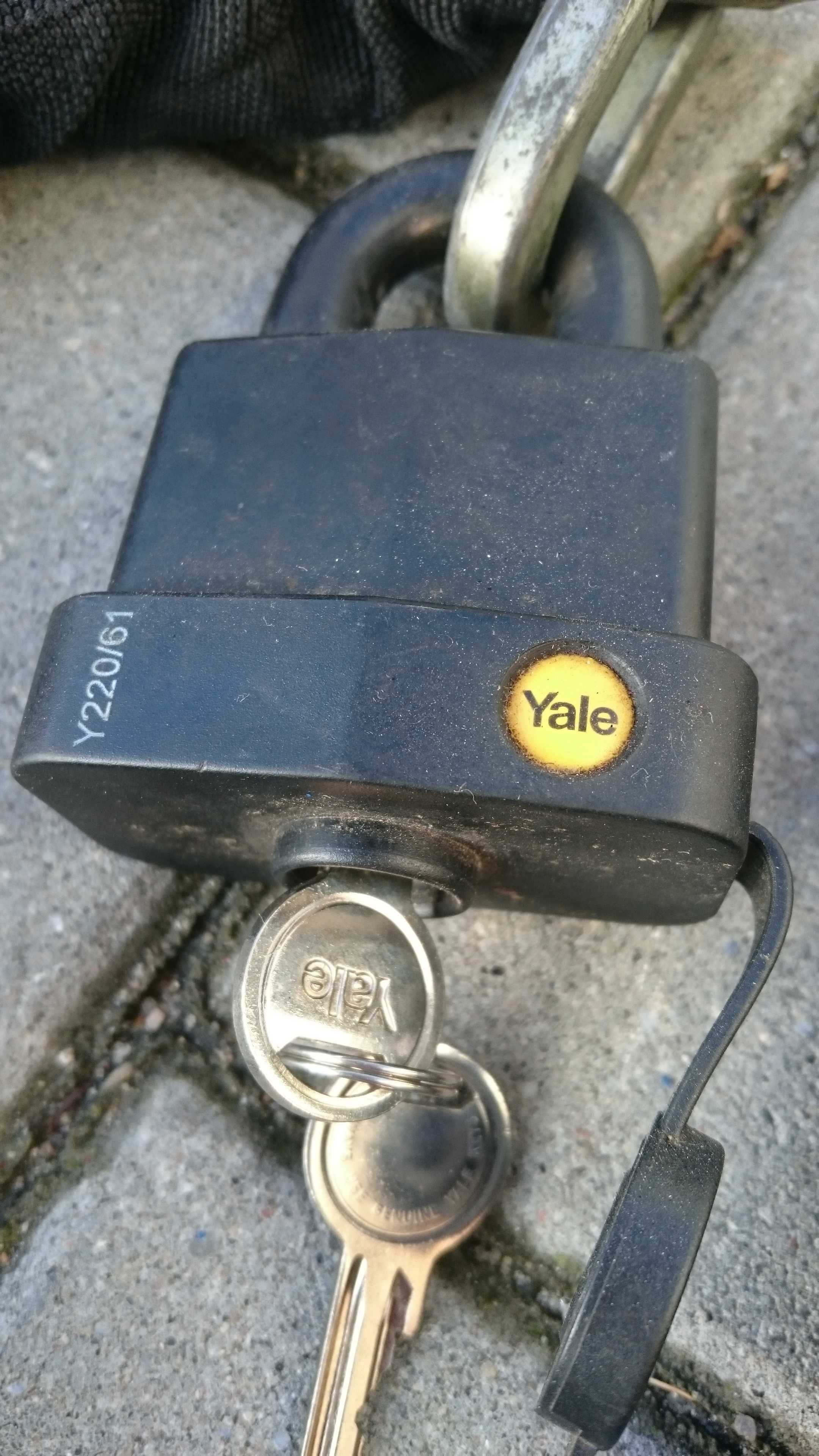 łańcuch do motoru lub roweru  OXFORD z  bardzo dobrą kłódką YALE