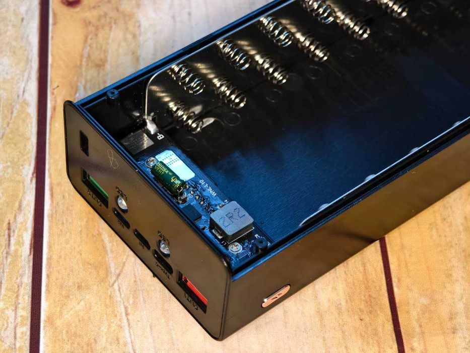 Корпус 18650 на 20 АКБ швидка PD бездротова wireless зарядка powerbank