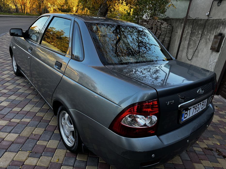 Lada Priora 2011 2170 люкс комплектация