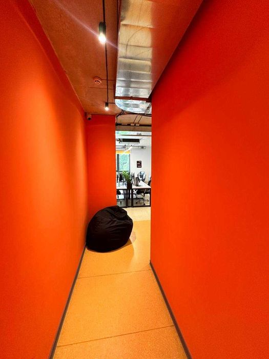 Оренда офісу з ремонтом та власною терасою на вул.Стуса.335м2.