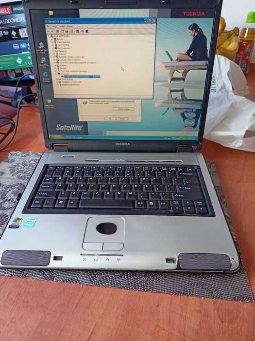 Toshiba satelite l100-119 xp- 1,5gb ram 60gb plus 2 laptop Toshiba pro