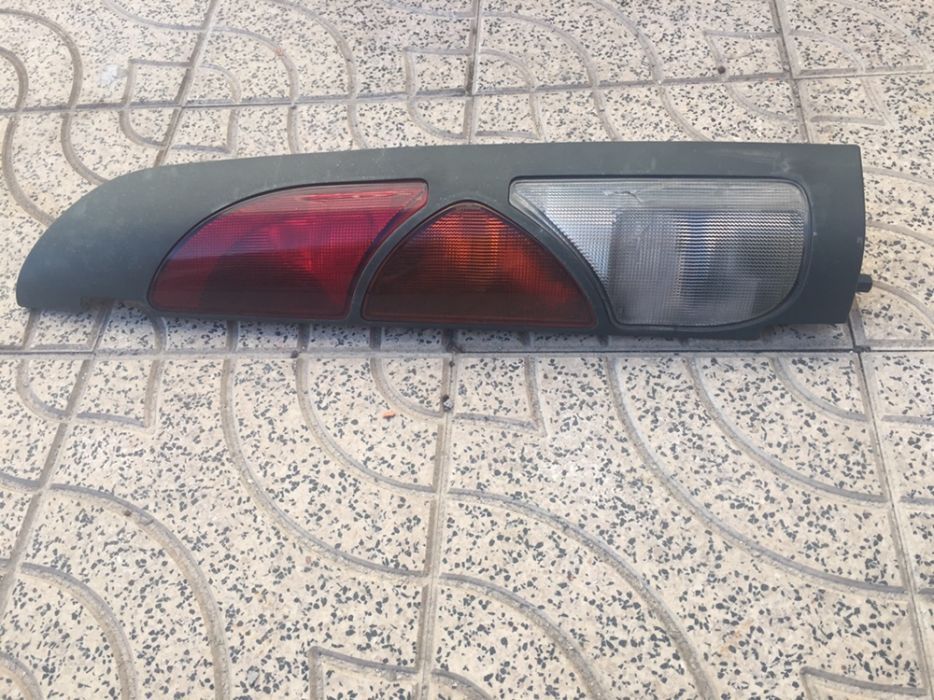 Óptica traseira renault kangoo lado do passageiro