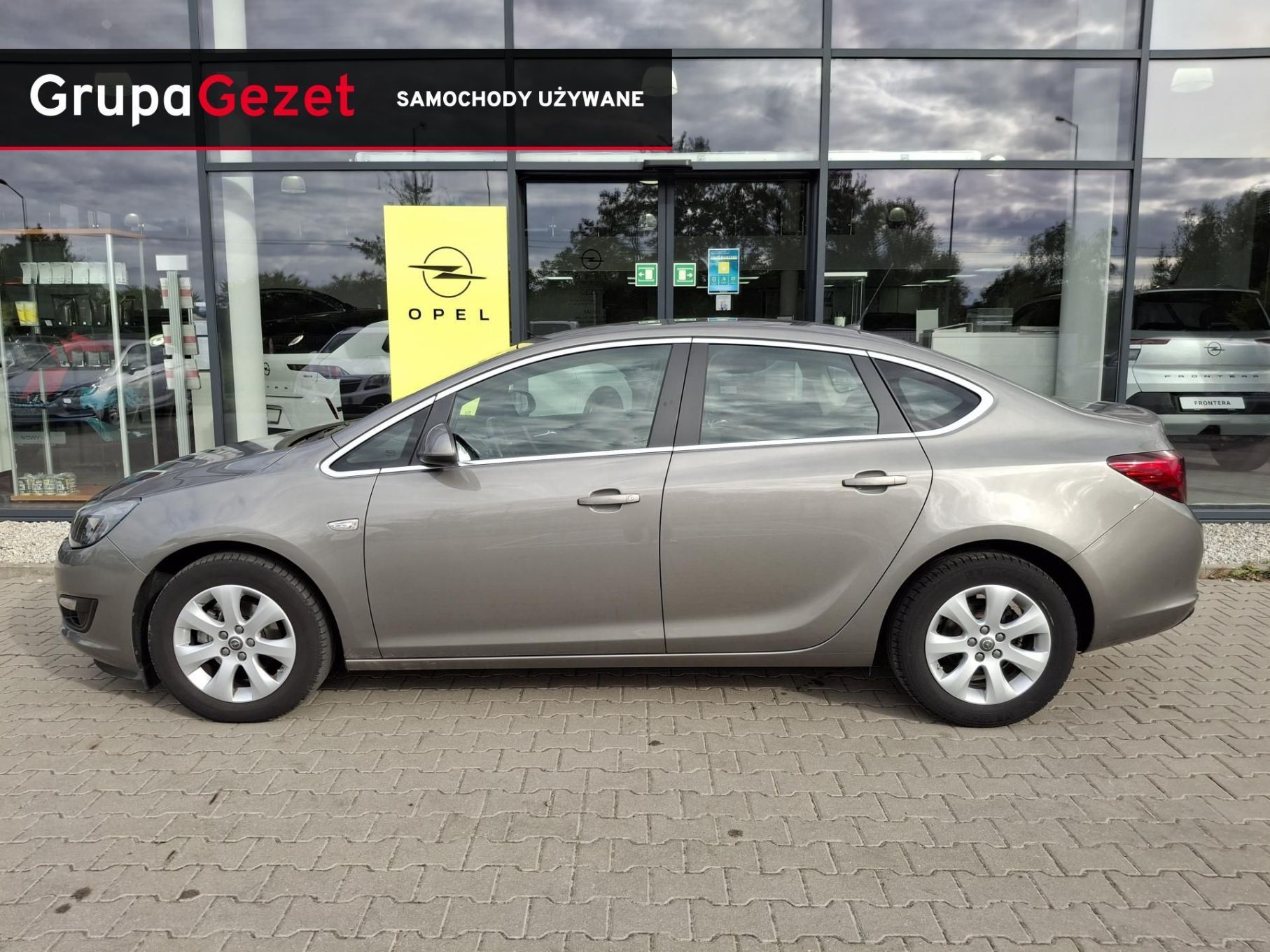 Opel Astra Sedan 1.6 115KM MT5