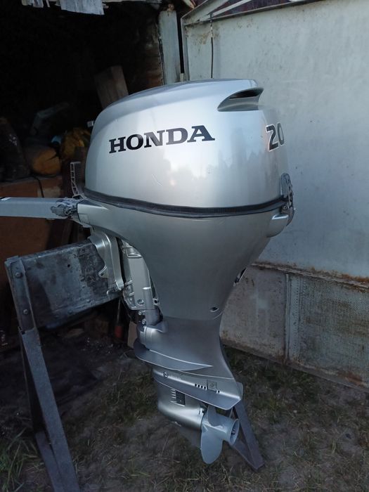 продам легкий японский лодочный мотор хонда 20лс 4т дешево!