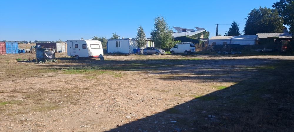 Nawiąże współpracę mam hale , plac , wózek widłowy i chęci do pracy.