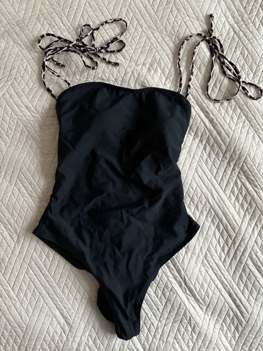 Czarny kostium kąpielowy jednoczęściowy z odkrytymi plecami M