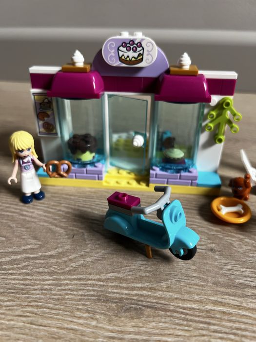 Конструктор LEGO Friends Кондитерська У Хартлейк- Сіті (41440)