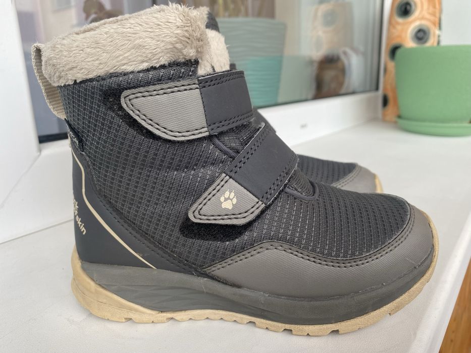 Зимові черевики на хлопчика