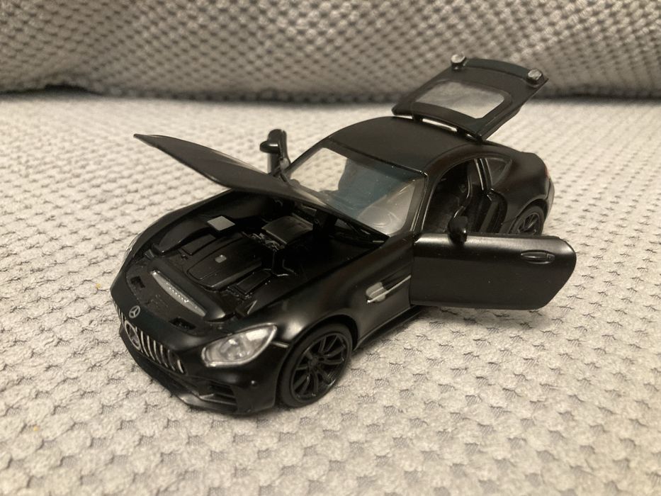 Машина металева Mercedes 1:64