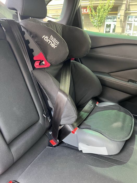 Автокрісло  Britax-Romer Adventure  в хорошому стані.