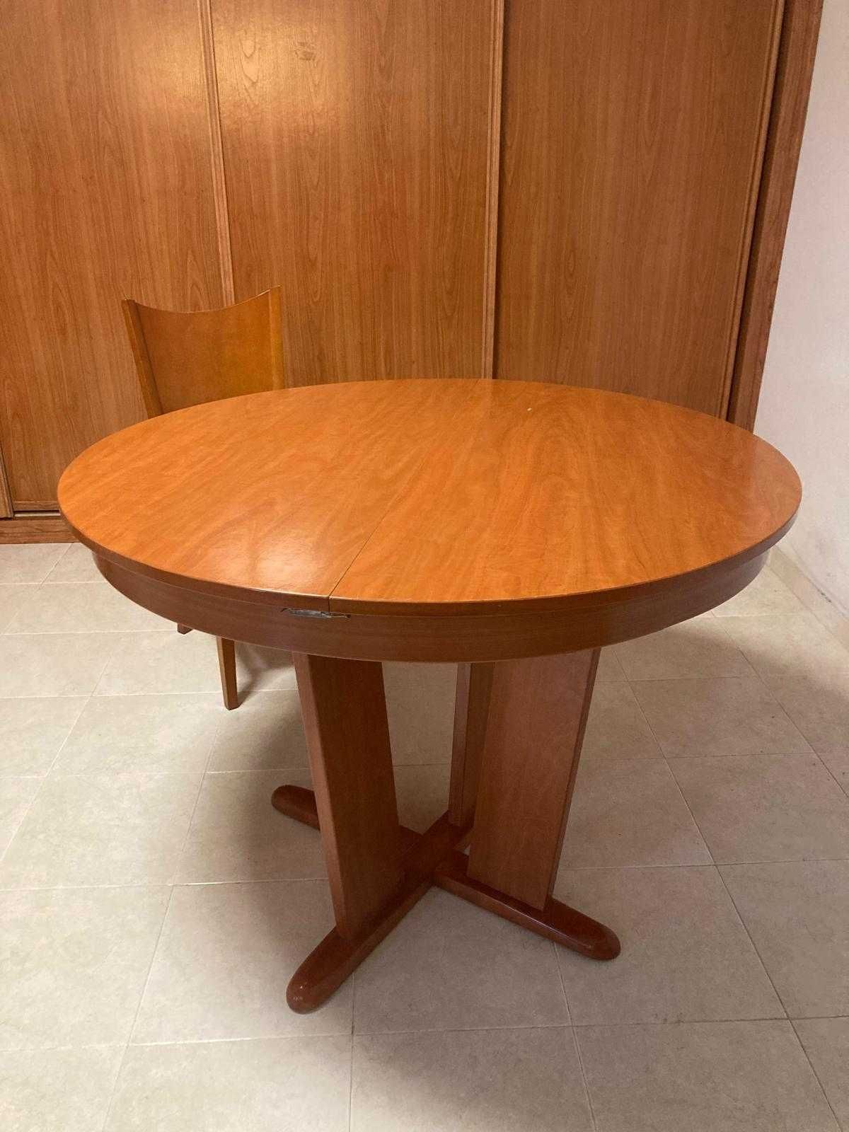 Mesa de Sala redonda ou oval
