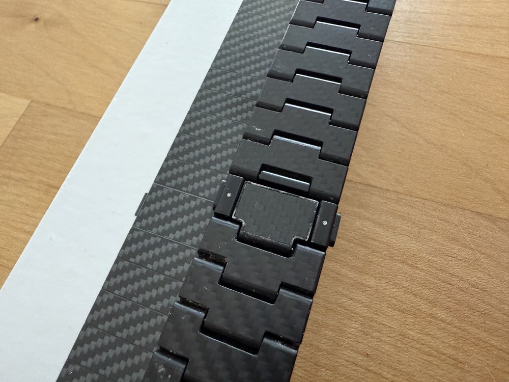Karbonowa bransoleta Pitaka Apple Watch