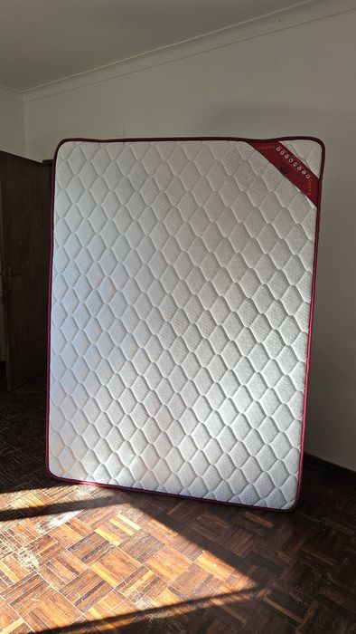 Colchão Casal - 1.90m X 1.40m - Viscoelástico - Novo
