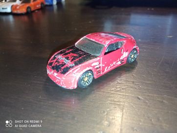 Nissan 370Z hot wheels czerwony