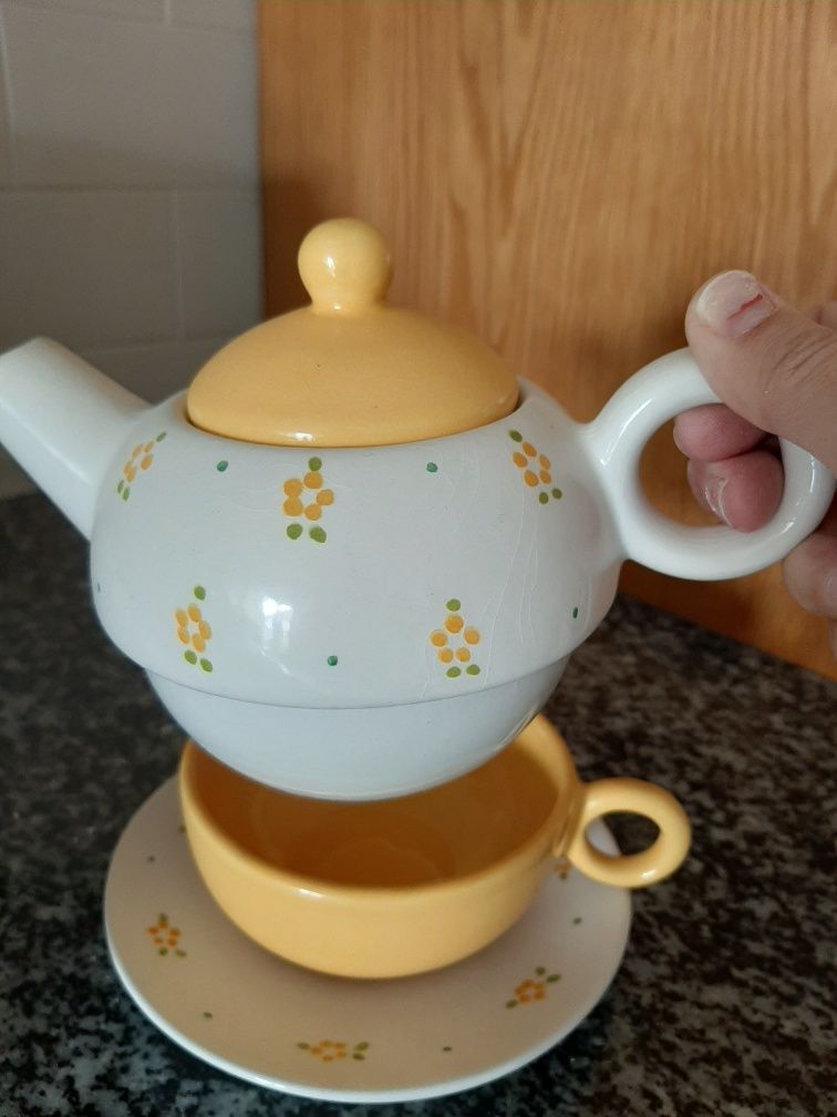 Serviço de chá em cerâmica