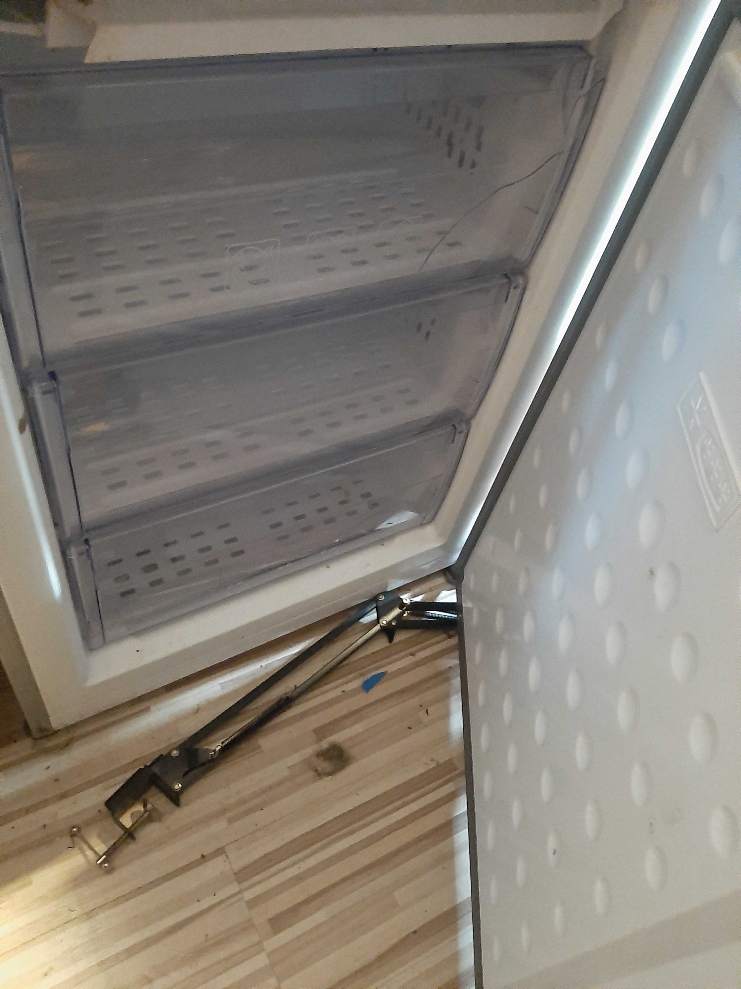 Lodówka Beko Inox srebrna wysoka uszkodzona K60360NE