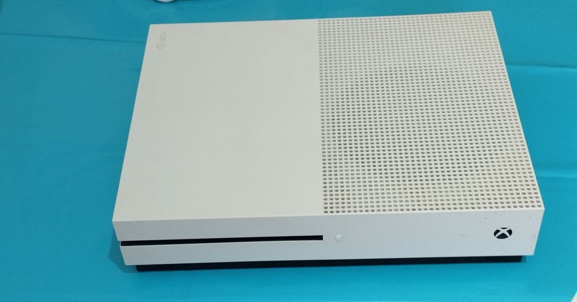 Xbox One série S seminova impecável
