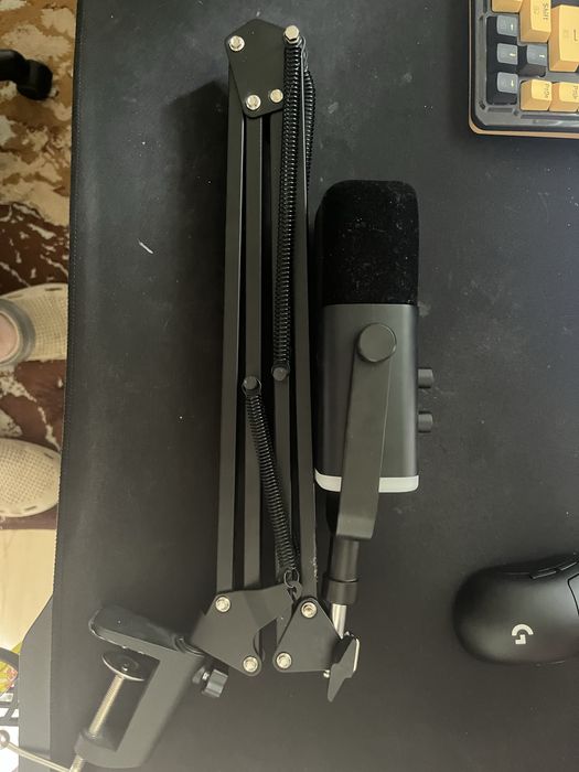 Sprzedam mikrofon Fifine AM 8 z uchwytem i oryginalnym kablem.