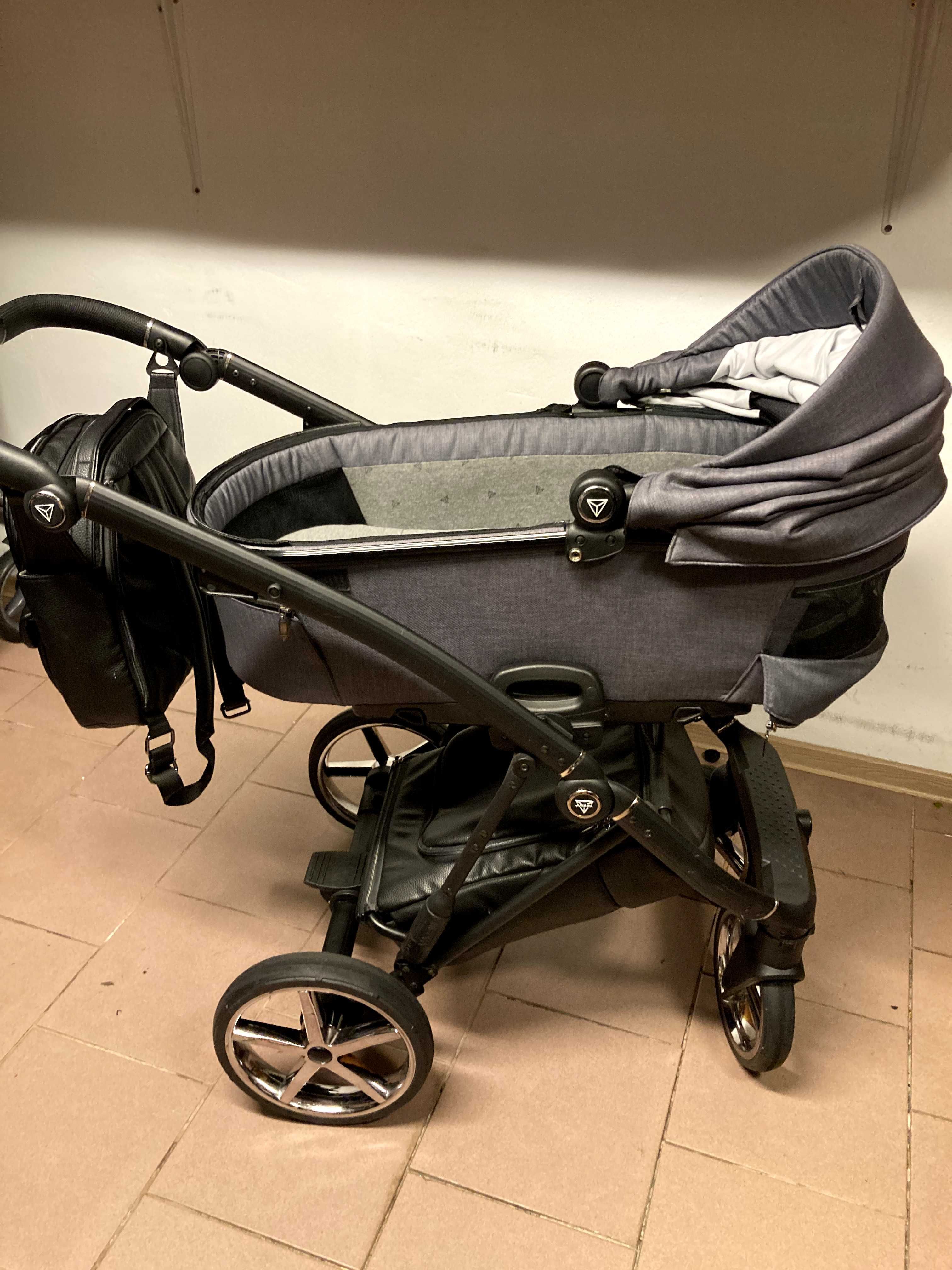 Wózek JUNAMA AIR 2w1 / 3w1 / 4w1 z bazą Isofix Ciemno Szary
