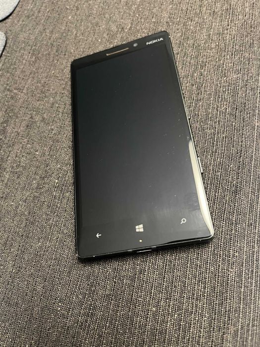 Sprzedam telefon Nokia Lumia 930 używany w b.dobrym stanie.