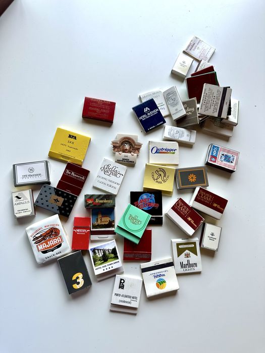 Caixas de fosforos miniatura do tempo em que se fumava com estilo