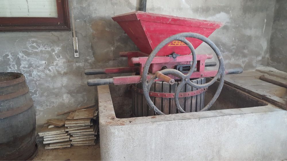 Vende se espremedouro