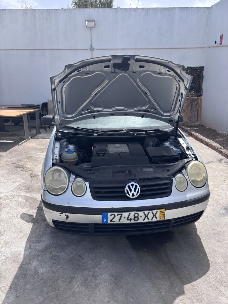 Polo 2004 vendo como esta com pequeno vazamento facil de resolver