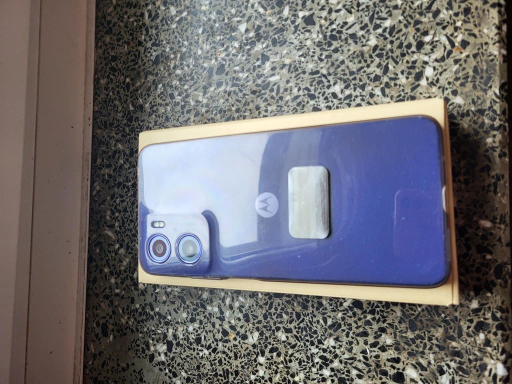 Motorola E15 5g fiolet + słuchawki bluetooth