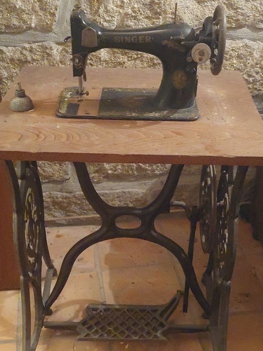 Máquina de costura antiga - Singer