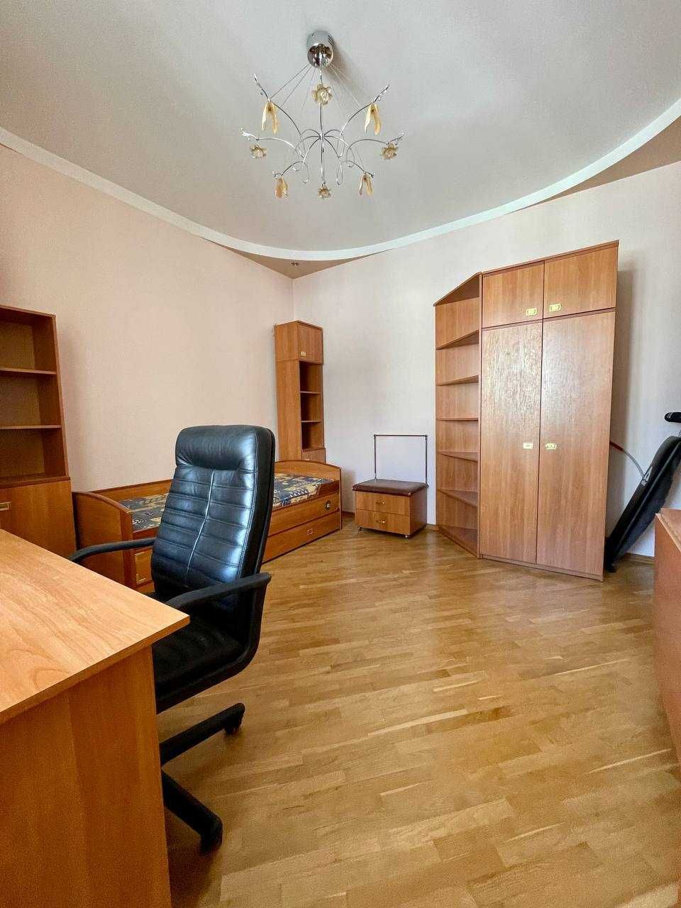 Оренда 3-кімнатної квартири в ближньому центрі вул. Ганни Барвінок 1